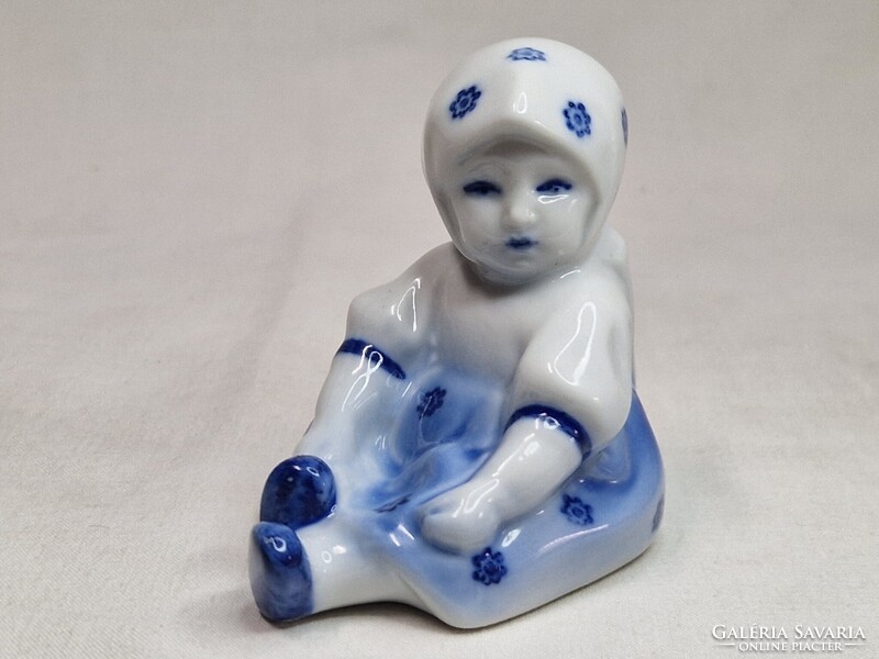 Sinkó András tervezte Zsolnay kék színű Annuska porcelán figura hibátlan állapotban 7 cm. magas