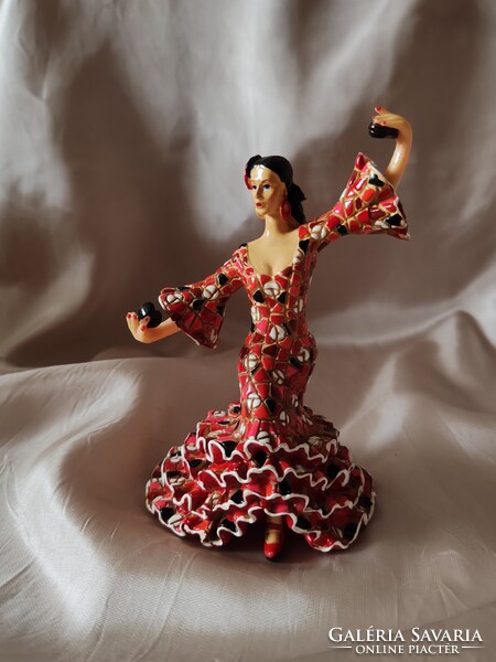 Spanyol flamenco táncosnő műgyanta figurális szobor