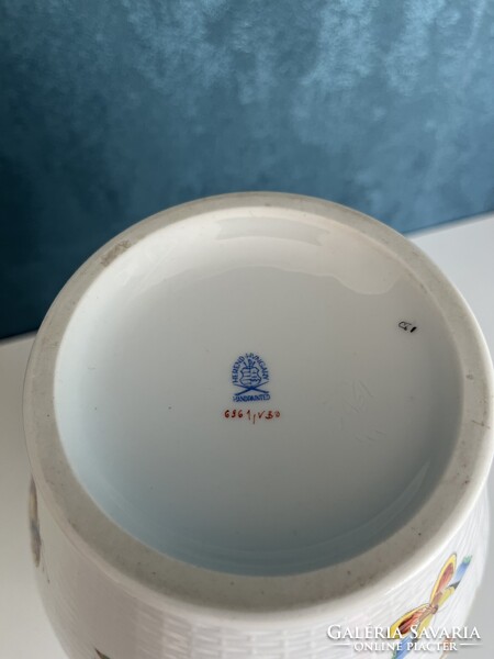 CSODÁS, NAGYMÉRETŰ HERENDI PORCELÁN VIKTÓRIA MINTÁS, KOSÁRFONOTT VÁZA