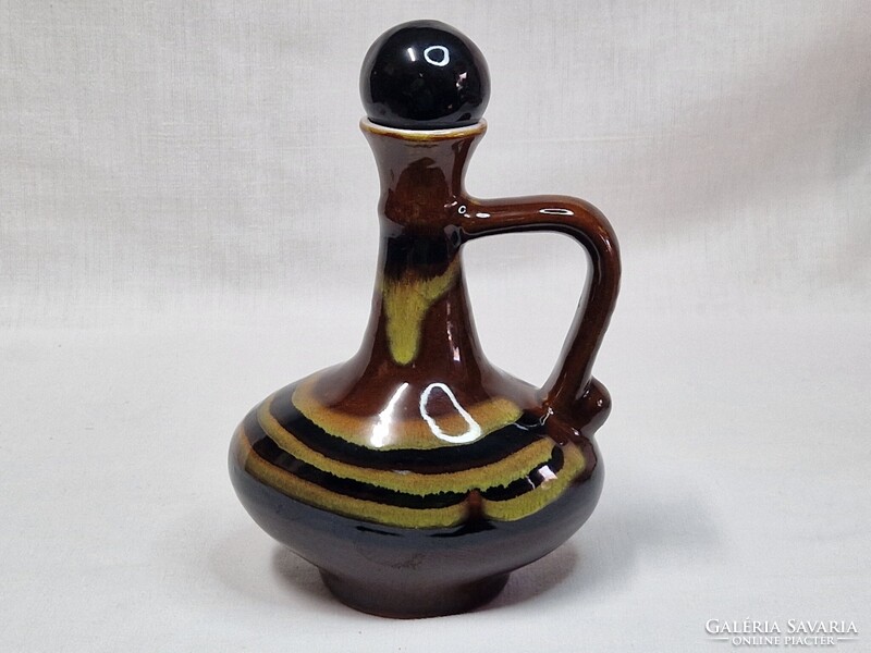 Dekoratív iparművész mázas kerámia kiöntő eredeti dugójával hibátlan állapotban 18,5 cm. magas