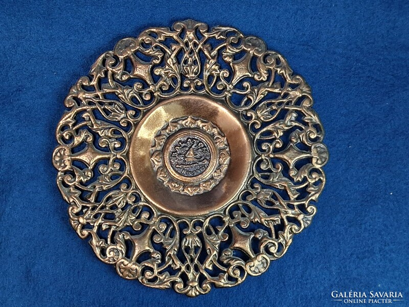 Fém nagyobb méretű BALATON feliratos asztalközép kínáló szép állapotban 23 cm. átmérőjű