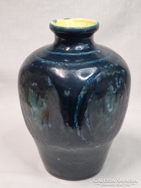 Szögletes formájú kék Tófej iparművészeti mázas kerámia váza hibátlan állapotban 19,5 cm magas