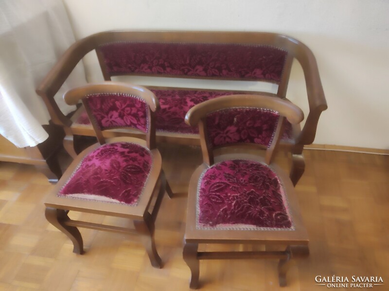 Vintage szalon garnitúra (kanapé + 2 fotel + dohányzóasztal) – felújítandó, elegáns stílus