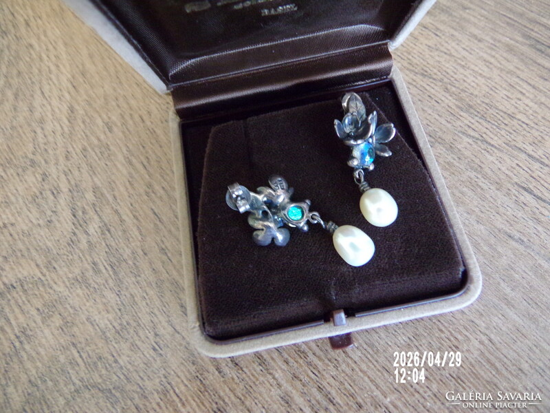 A híres  Trollbeads sterling ezüst fülbevaló igazgyönggyel