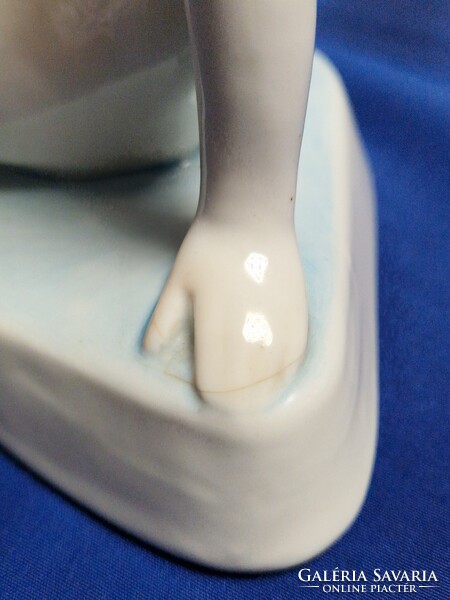 Ülő akt porcelán figura Zsolnay
