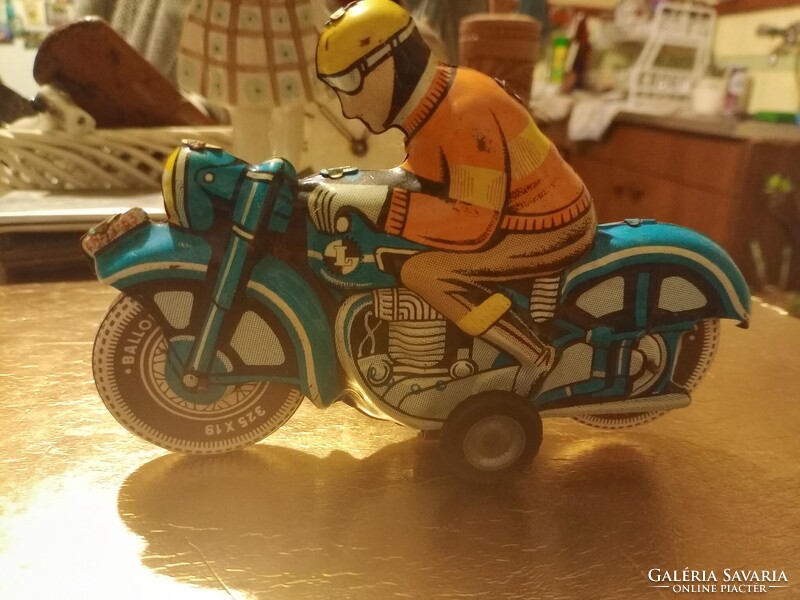 Lemezárúgyári motorkerékpár