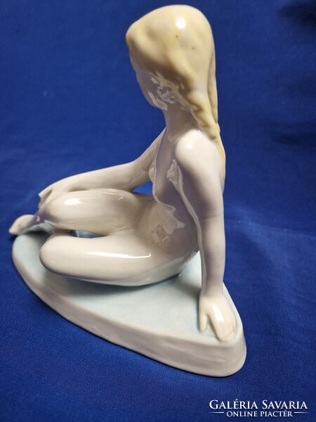 Ülő akt porcelán figura Zsolnay