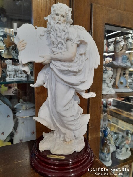 Art Deco Capodimonte Giuseppe Armani 1993 Florence Mózes Kőtáblával Szobor,Fa Talapzaton.30 cm.