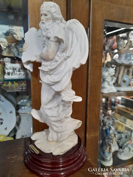 Art Deco Capodimonte Giuseppe Armani 1993 Florence Mózes Kőtáblával Szobor,Fa Talapzaton.30 cm.