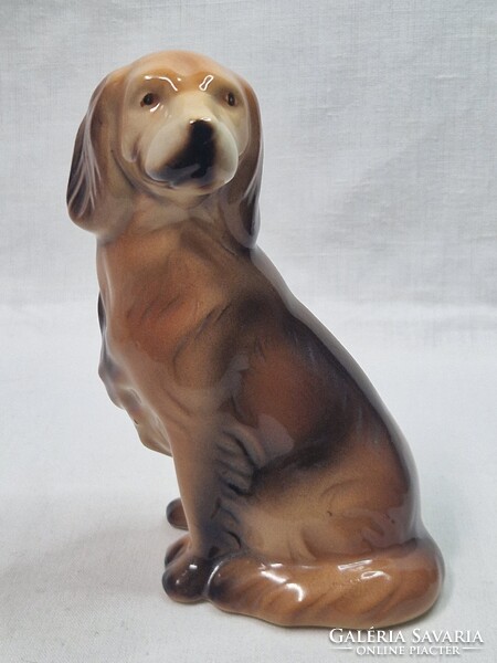 Szép festésű nagyobb méretű porcelán kutya figura hibátlan állapotban 15,5 cm. magas