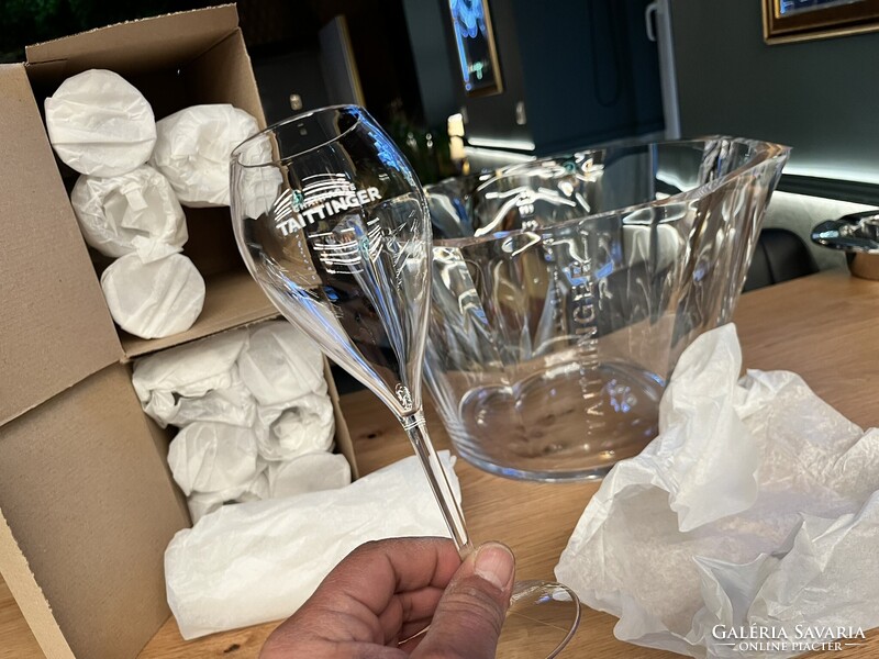 CHAMPAGNE CLUB - Taittinger XXL gyémánt formájú pezsgőhűtő 12 db Lounge Plastic Flute