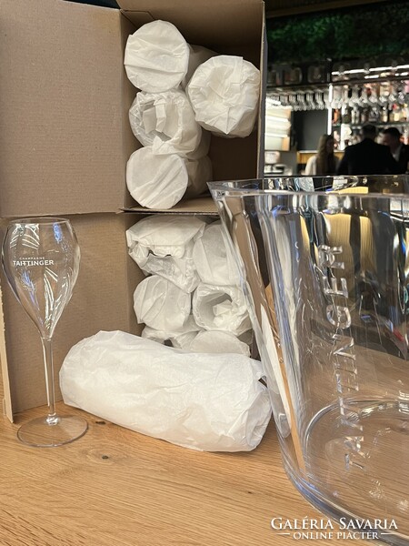 CHAMPAGNE CLUB - Taittinger XXL gyémánt formájú pezsgőhűtő 12 db Lounge Plastic Flute