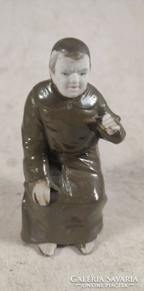 Porcelán figura 373