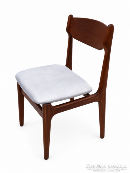 Gyönyörűen felújított, Erik Buch teak étkező szék szett az 1960-as évekből