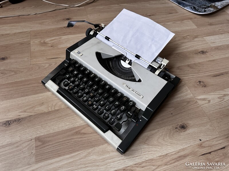 UNIS tbm de Luxe retro mechanikus írógép – magyar QWERTZ billentyűzet