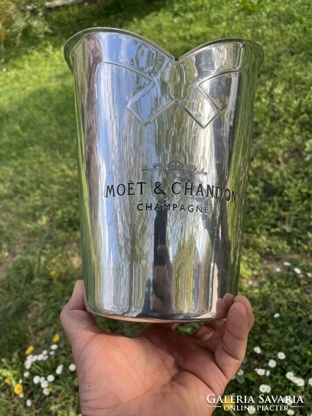 Moët & Chandon – ikonikus francia pezsgőkészlet pezsgőhűtő és szervírozó tálca