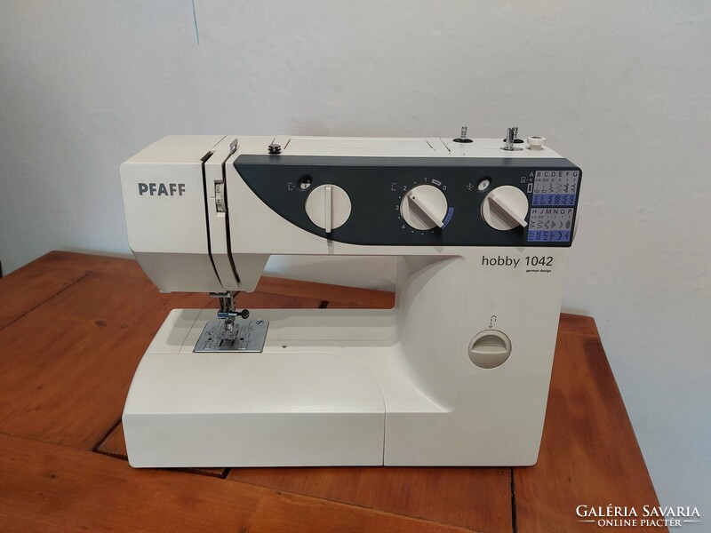 PFAFF hobby 1042 varrógép