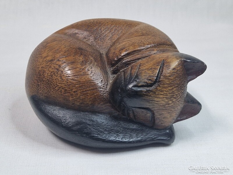 Régi kézzel faragott fa szobor alvó cica ábrázolással hibátlan állapotban 11,5 cm. hosszú