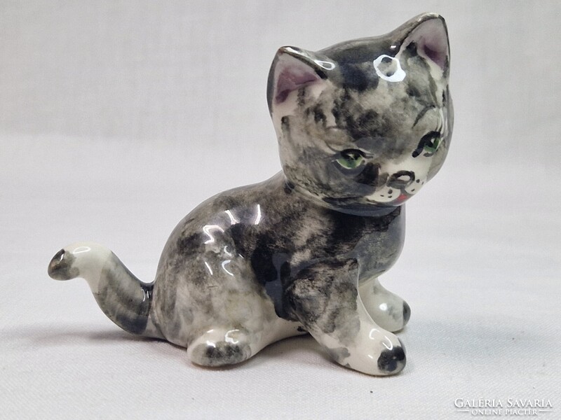 Porcelán cica figura hibátlan állapotban 6,5 cm. magas