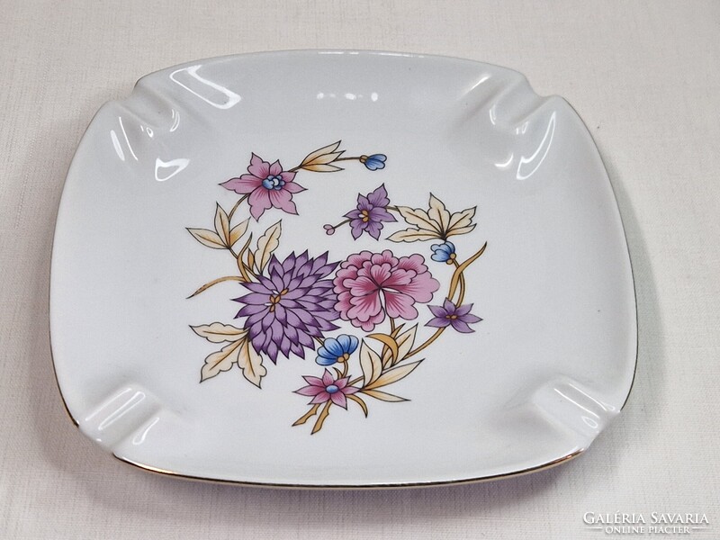 Hollóházi nagyobb méretű virágcsokor mintás porcelán hamutál hibátlan állapotban 19 cm. átmérőjű