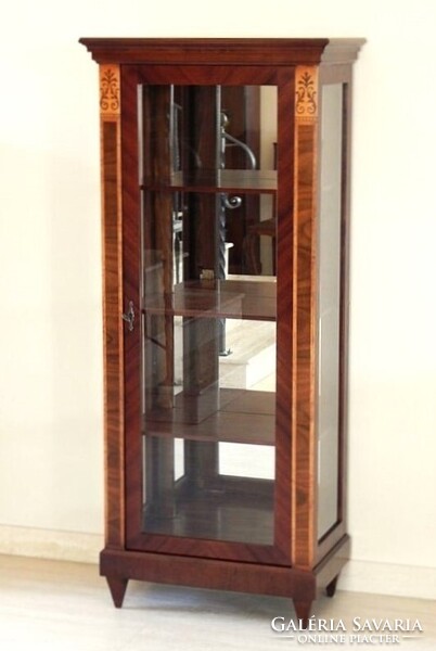 Biedermeier intarziás vitrin [D-01] Bútorgyártás mesterfokon!