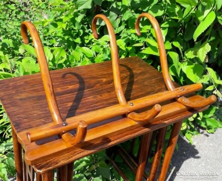 Thonet fogas.