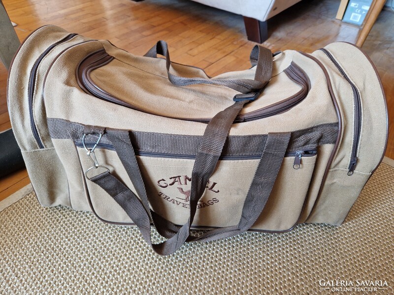 Ritka Vintage Camel Travel Bags utazótáska, újszerű, hímzett logós (90-es évekből) mérete 60x30x30cm