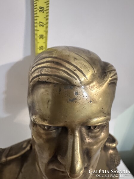 Horthy bronz mellszobor