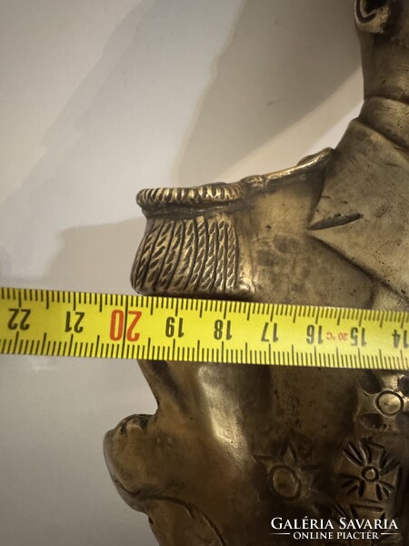 Horthy bronz mellszobor