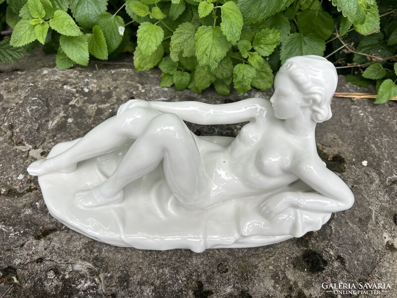 Női akt Drasche porcelán.