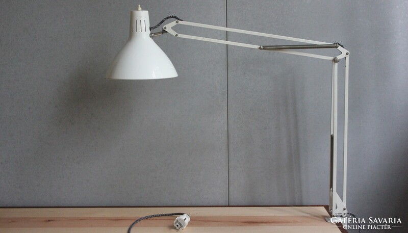 Industrial Design Luxo L-1 csuklós asztali lámpa