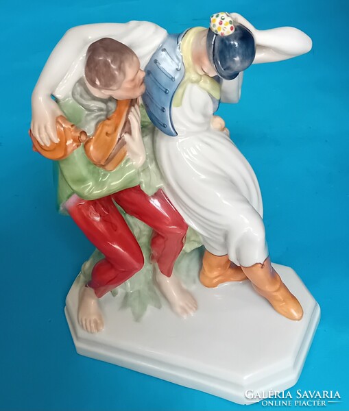 Herendi mulatozó pár