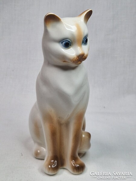 Kolozsvári nagyobb méretű porcelán cica vagy macska figura hibátlan állapotban 14,5 cm. magas