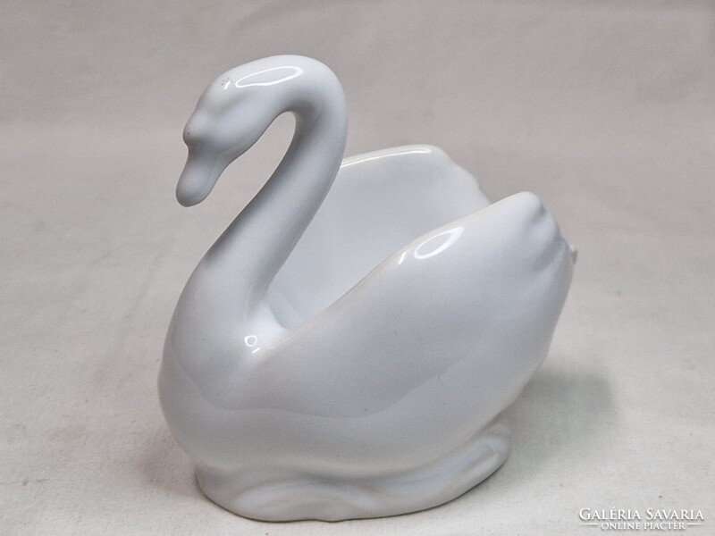 Ritka jelzett Ditmar Urbach iparművész porcelán hattyú figura hibátlan állapotban 10 cm. magas