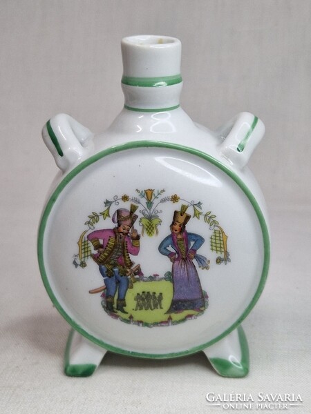 Zsolnay porcelán kulacs huszárt ábrázoló és virágos mintával hibátlan állapotban 9,5 cm. magas