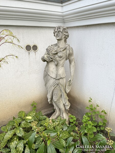 Villakerti olasz kőszobor