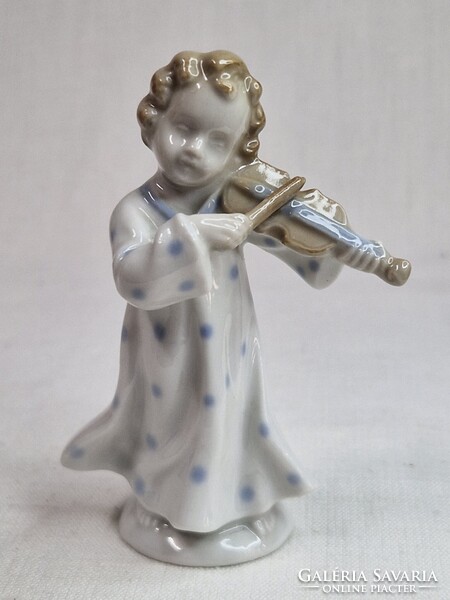 Ritka hálóingben hegedülő kisfiú porcelán figura hibátlan állapotban 8,5 cm magas