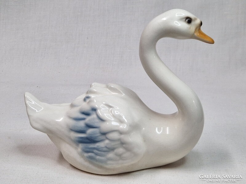 Kolozsvári nagyobb méretű porcelán hattyú figura hibátlan állapotban 13 cm. hosszú
