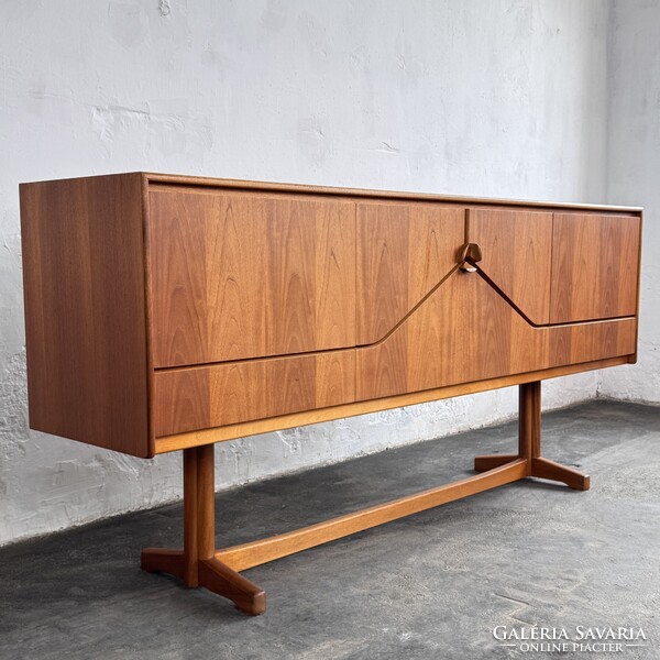 McIntosh "Envelope" teak tálalószekrény századközepi sideboard