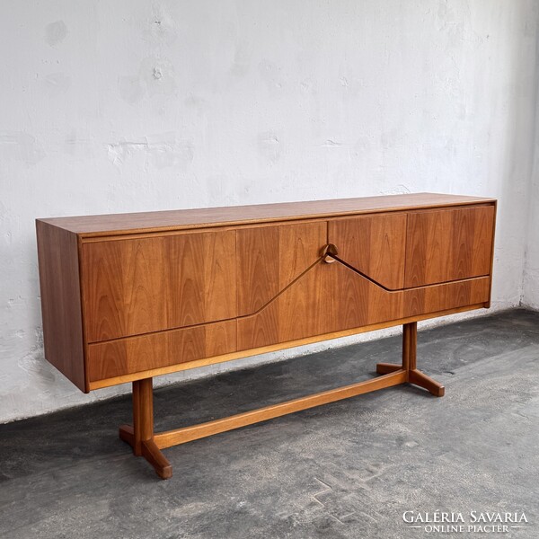 McIntosh "Envelope" teak tálalószekrény századközepi sideboard