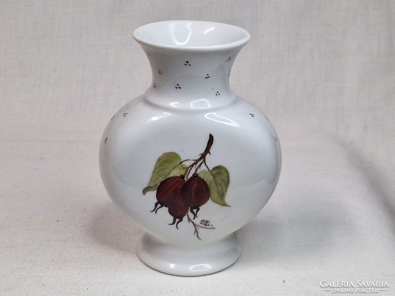 Régi kézi festésű jelzett szép formájú porcelán váza hibátlan állapotban 10,5 cm. magas