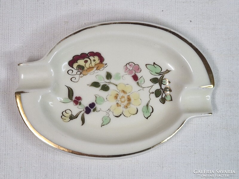 Zsolnay aranyozott virág és pillangó mintás porcelán hamutál szép állapotban 12 cm. hosszú