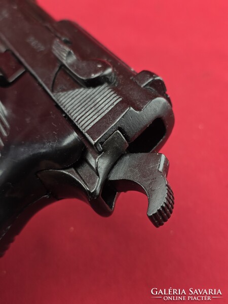 II. világháborús német Walther P38 mintájára készült díszfegyver