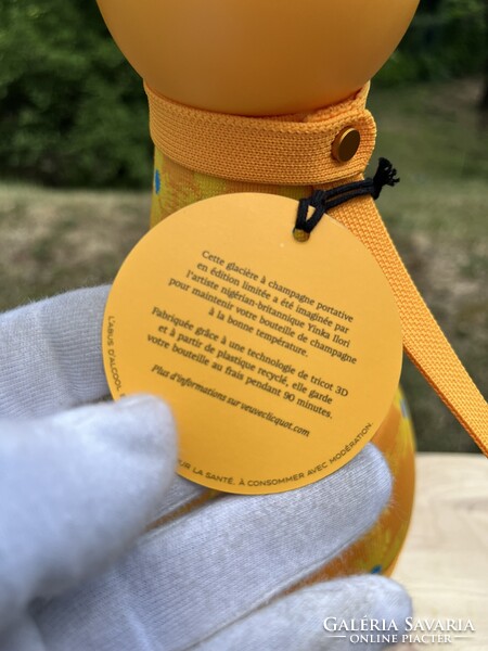 CHAMPAGNE CLUB - Veuve Clicquot × Yinka Ilori Yellow Sun Totem Pezsgővel és Rosé Party Napszemüveg