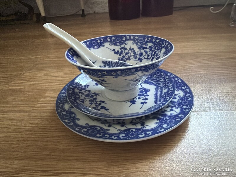 Beautiful Chinese 4-piece porcelain breakfast set.