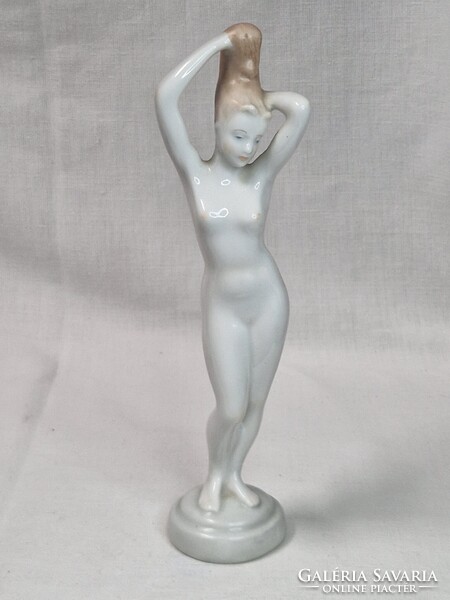 Aquincumi porcelán nagy méretű női álló akt figura hibátlan állapotban 22,5 cm. magas