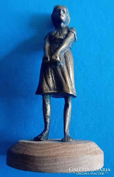 Bronz  szobor , kislány
