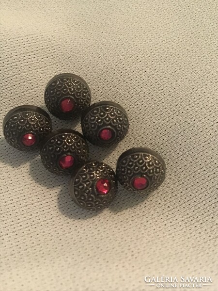 Antik, 800-as ezüst pityke gomb szett – Rubinvörös kőbetéttel (1 cm)