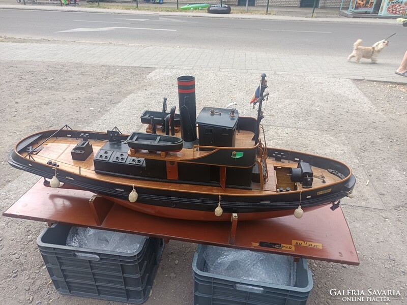 Hatalmas Gőzhajó makett, müködő gőzgéppel, mechanikával. 137 cm.