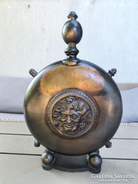 Antik Bronz réz kulacs Bacchus dísszel mindkét oldalán !